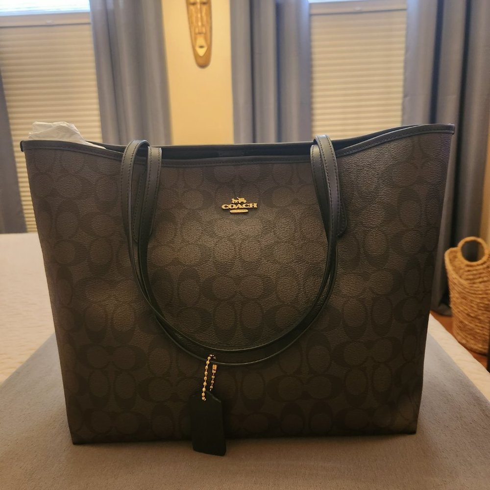COACH  CITY TOTE IN SIGNATURE CANVAS